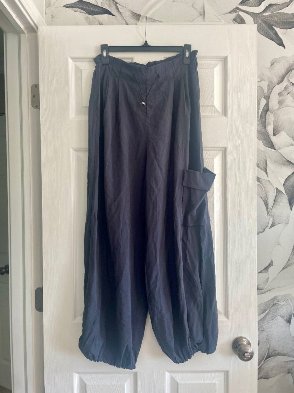 Anthropologie Black Barrel Parachute Cargo Pants Size Small NWT